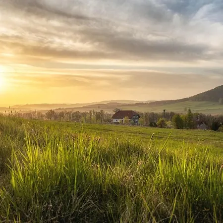 W Starym Sadzie بيت للعطل *