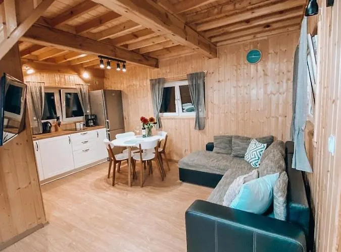 W Starym Sadzie 別荘 ラトクフ